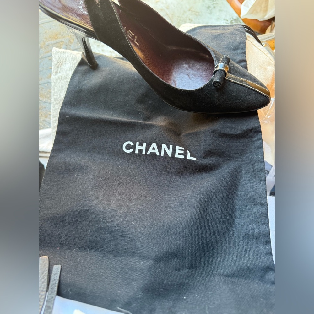 Vintage Chanel black suede sling back with patent leather detail 37.5 w/ dustbag - Picture 9 of 9